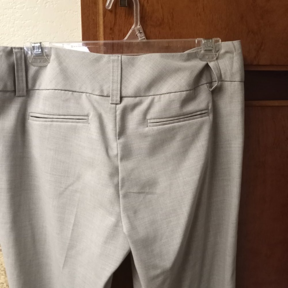Woman's light grey dress pants - Picture 2 of 3